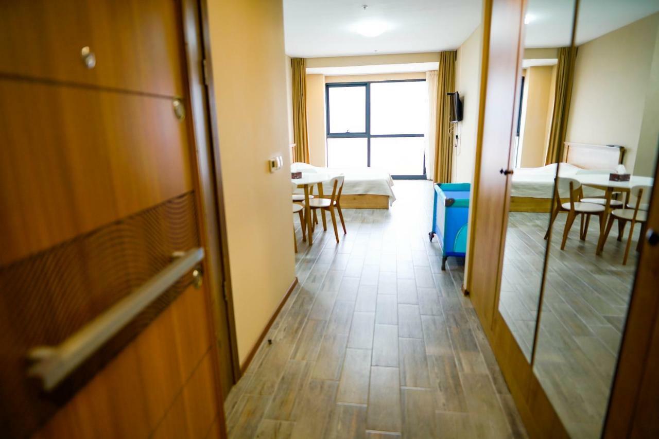 Balmaral Apart Hotel Batumi Eksteriør billede